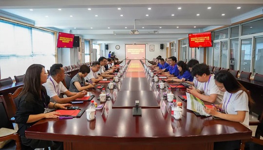 پان یوانکینگ، رئیس شرکت گروه صنعت چای ژجیانگ آنجی لونونسون، با مسئولیت محدود و هیئت او برای تبادلات از Jiexun بازدید کردند.